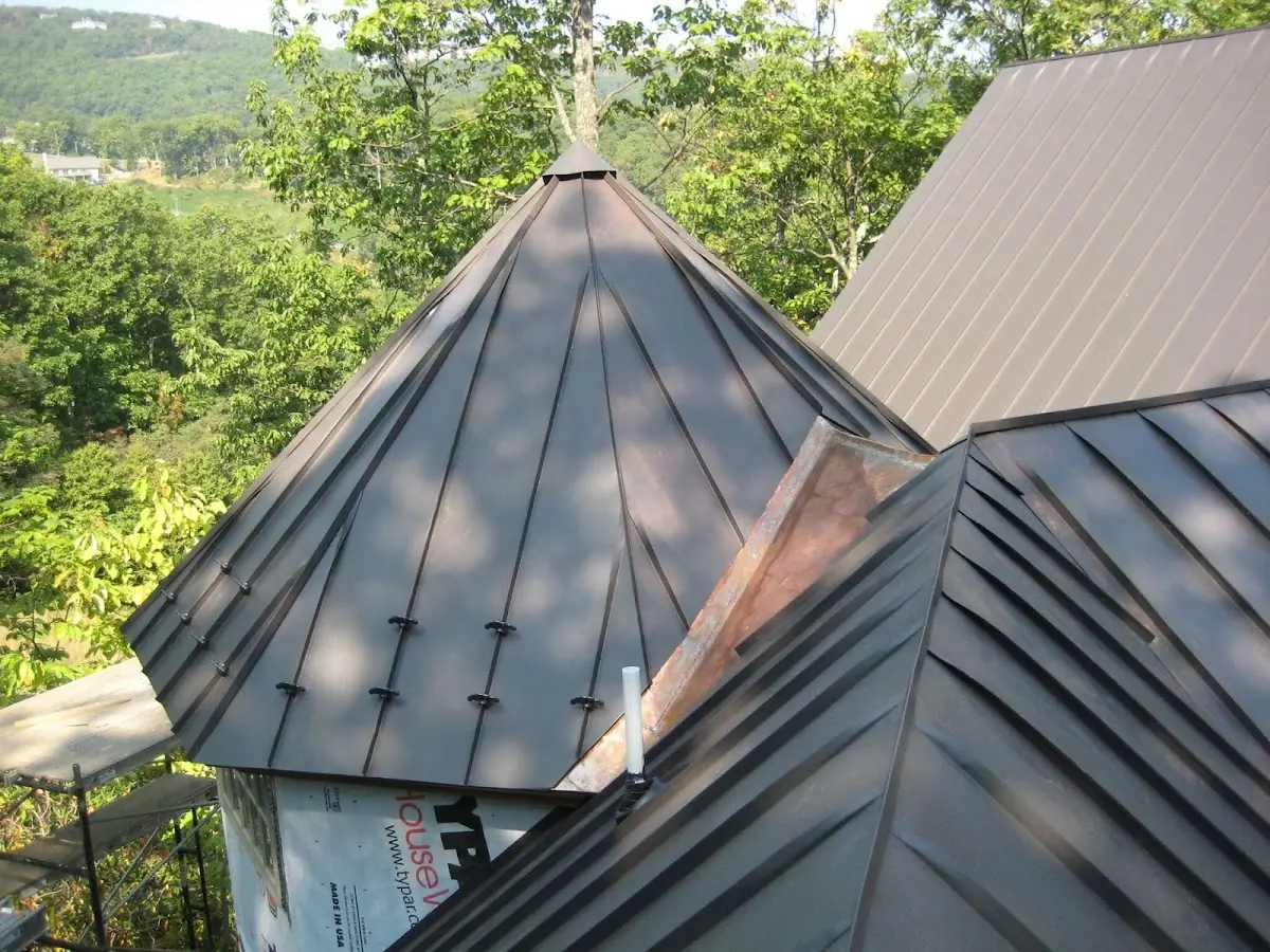 Professional Roof Tarp Installation by Craftsman Roofing in Oak Ridge
